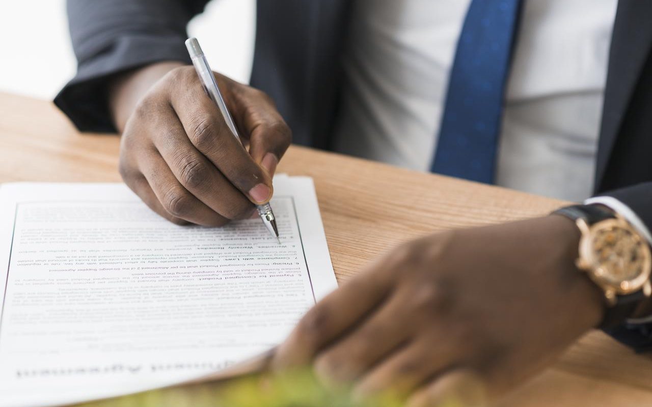 emp-cond-businessman-signing-papers-660x400@2x